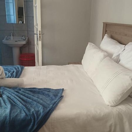 Bertha'S Place Apartment พริทอเรีย ภายนอก รูปภาพ
